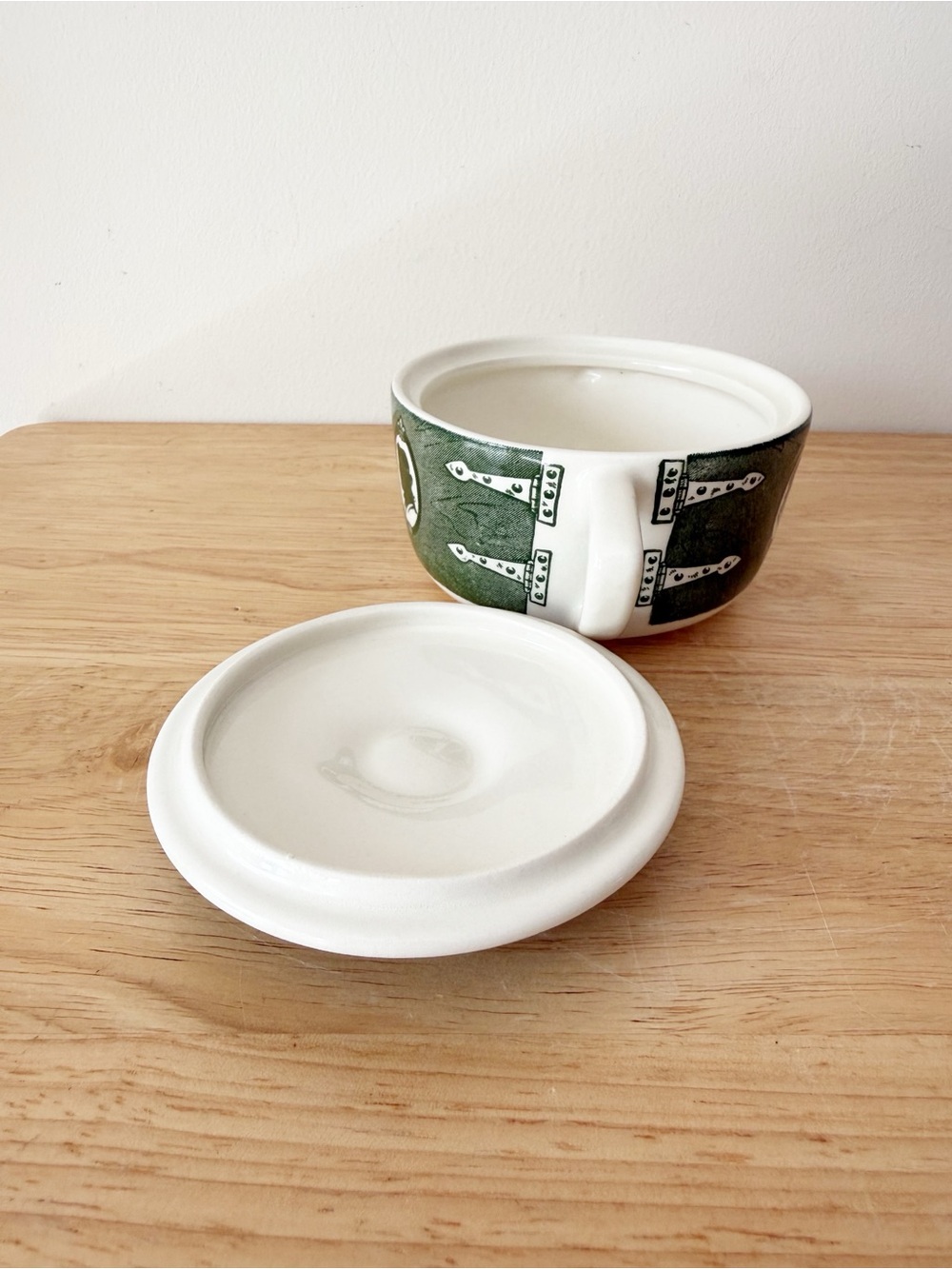 Vintage Royal China Colonial Green Sugar Bowl with Lid and Creamer Set - Picture 14 of 15